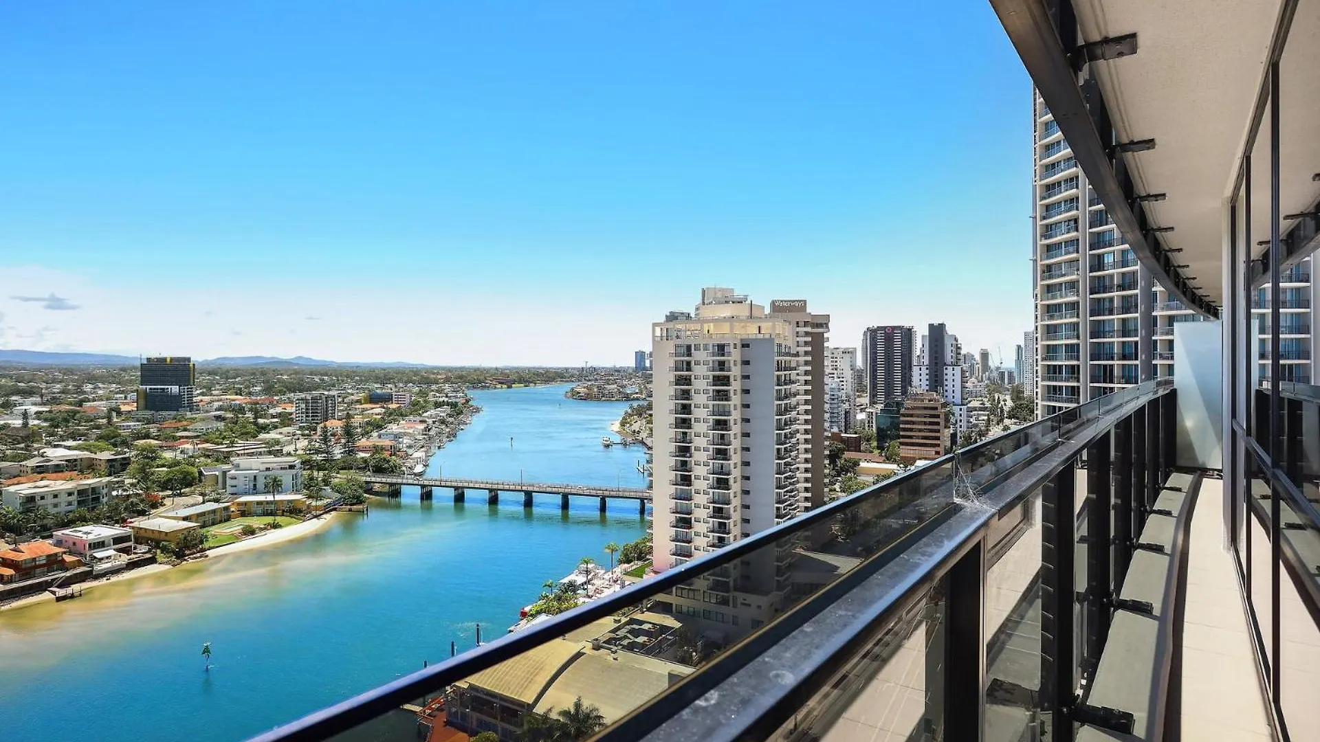 Circle On Cavill 2, 3, 4 & 5 Bedroom Skyhomes & Sub Penthouses By Gold Coast Holidays Apartman