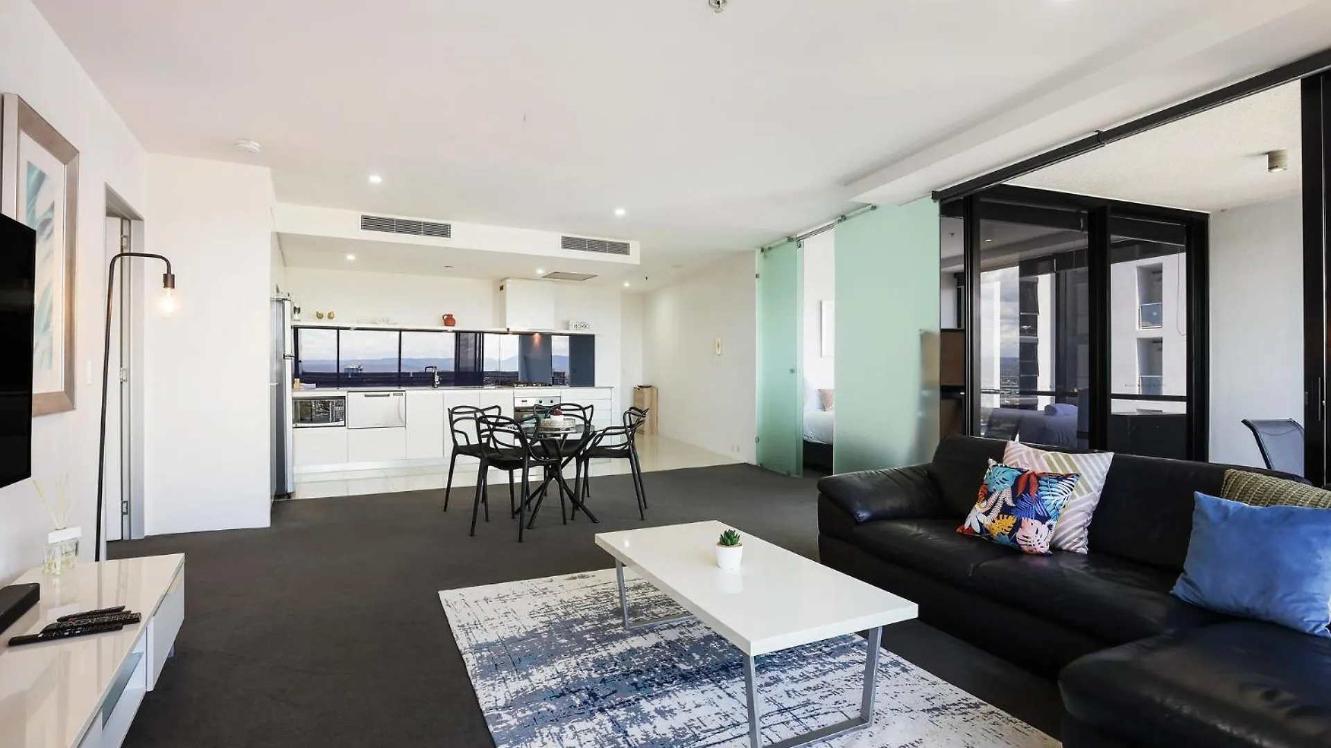 Circle On Cavill 2, 3, 4 & 5 Bedroom Skyhomes & Sub Penthouses By Gold Coast Holidays Apartman