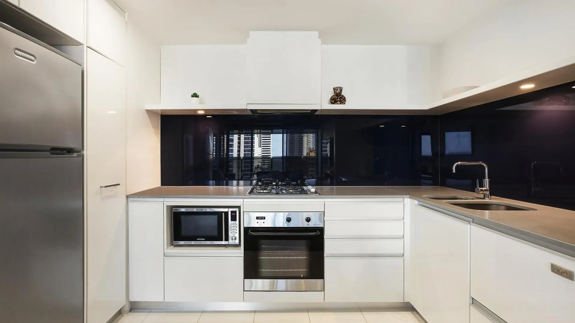 Circle On Cavill 2, 3, 4 & 5 Bedroom Skyhomes & Sub Penthouses By Gold Coast Holidays Apartman