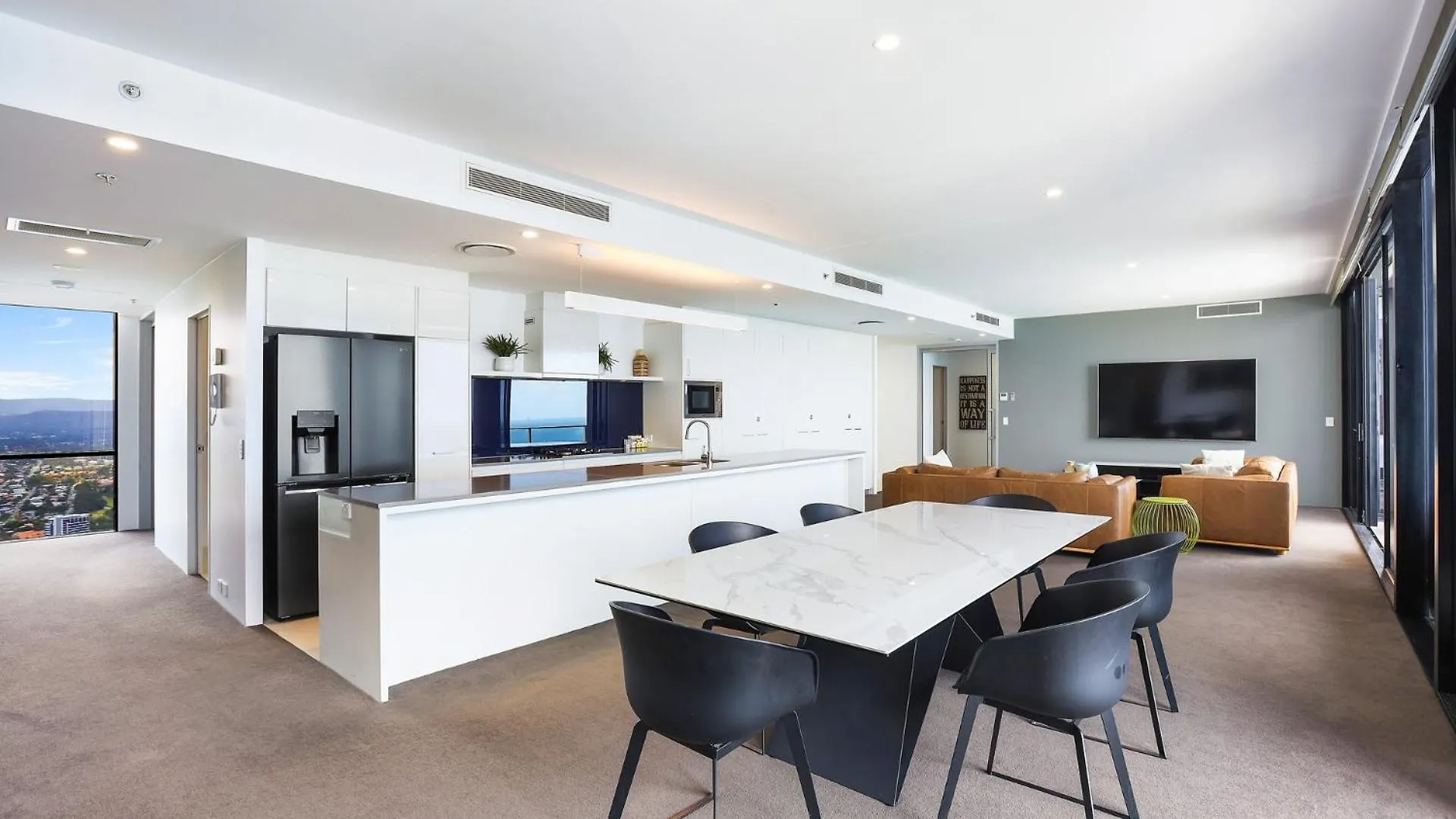 Circle On Cavill 2, 3, 4 & 5 Bedroom Skyhomes & Sub Penthouses By Gold Coast Holidays