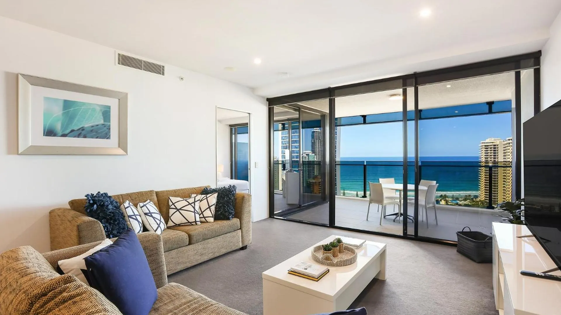 Circle On Cavill 2, 3, 4 & 5 Bedroom Skyhomes & Sub Penthouses By Gold Coast Holidays 0*,