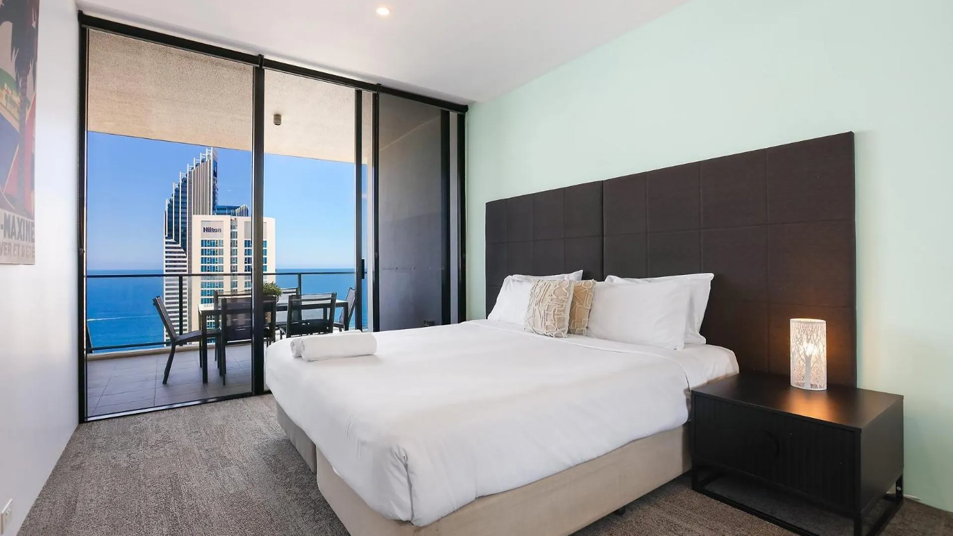 Circle On Cavill 2, 3, 4 & 5 Bedroom Skyhomes & Sub Penthouses By Gold Coast Holidays Apartman