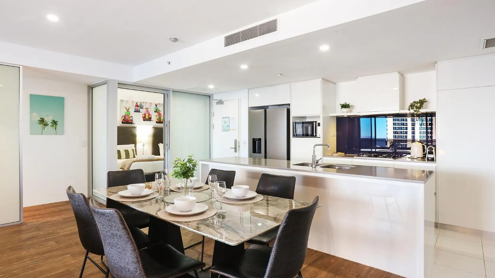 Circle On Cavill 2, 3, 4 & 5 Bedroom Skyhomes & Sub Penthouses By Gold Coast Holidays