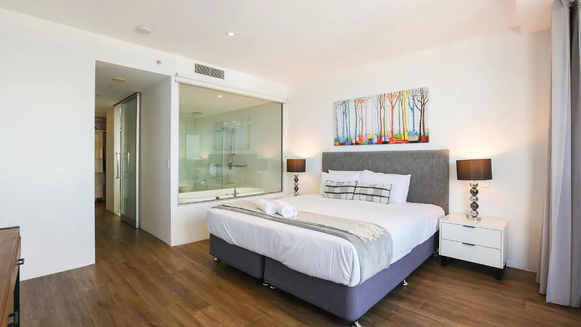 Circle On Cavill 2, 3, 4 & 5 Bedroom Skyhomes & Sub Penthouses By Gold Coast Holidays
