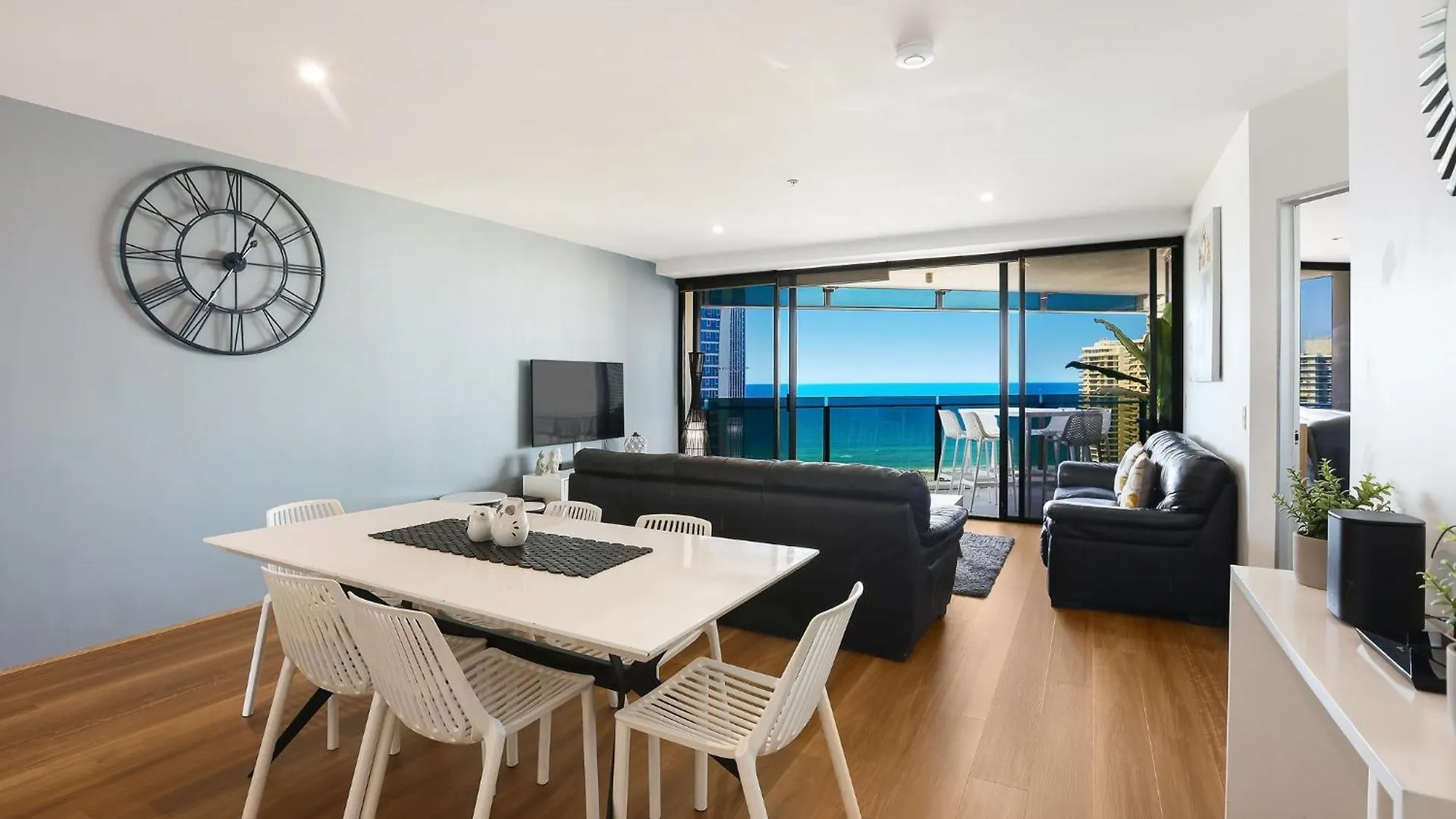 Circle On Cavill 2, 3, 4 & 5 Bedroom Skyhomes & Sub Penthouses By Gold Coast Holidays 0*,