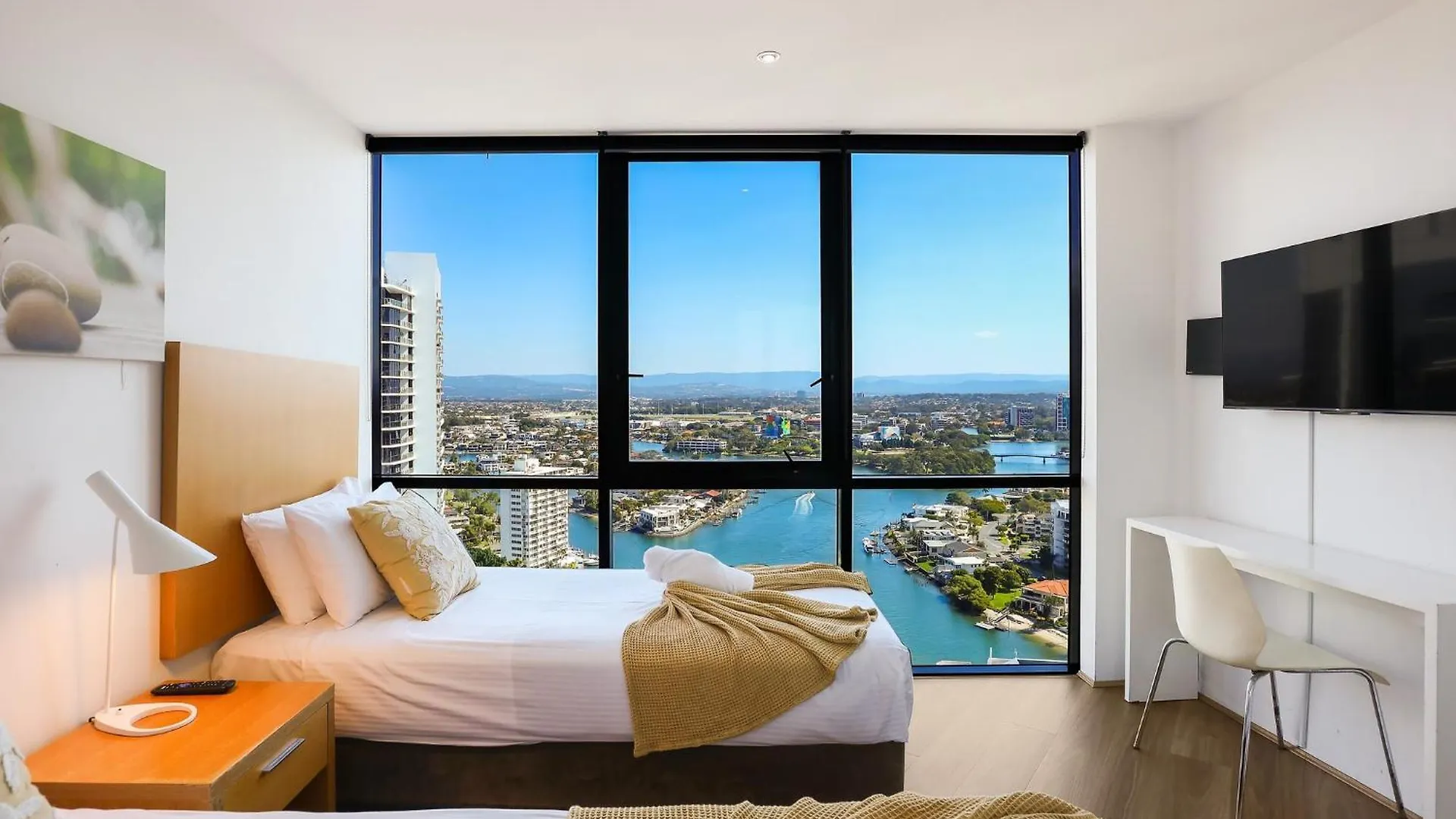 Circle On Cavill 2, 3, 4 & 5 Bedroom Skyhomes & Sub Penthouses By Gold Coast Holidays Apartman