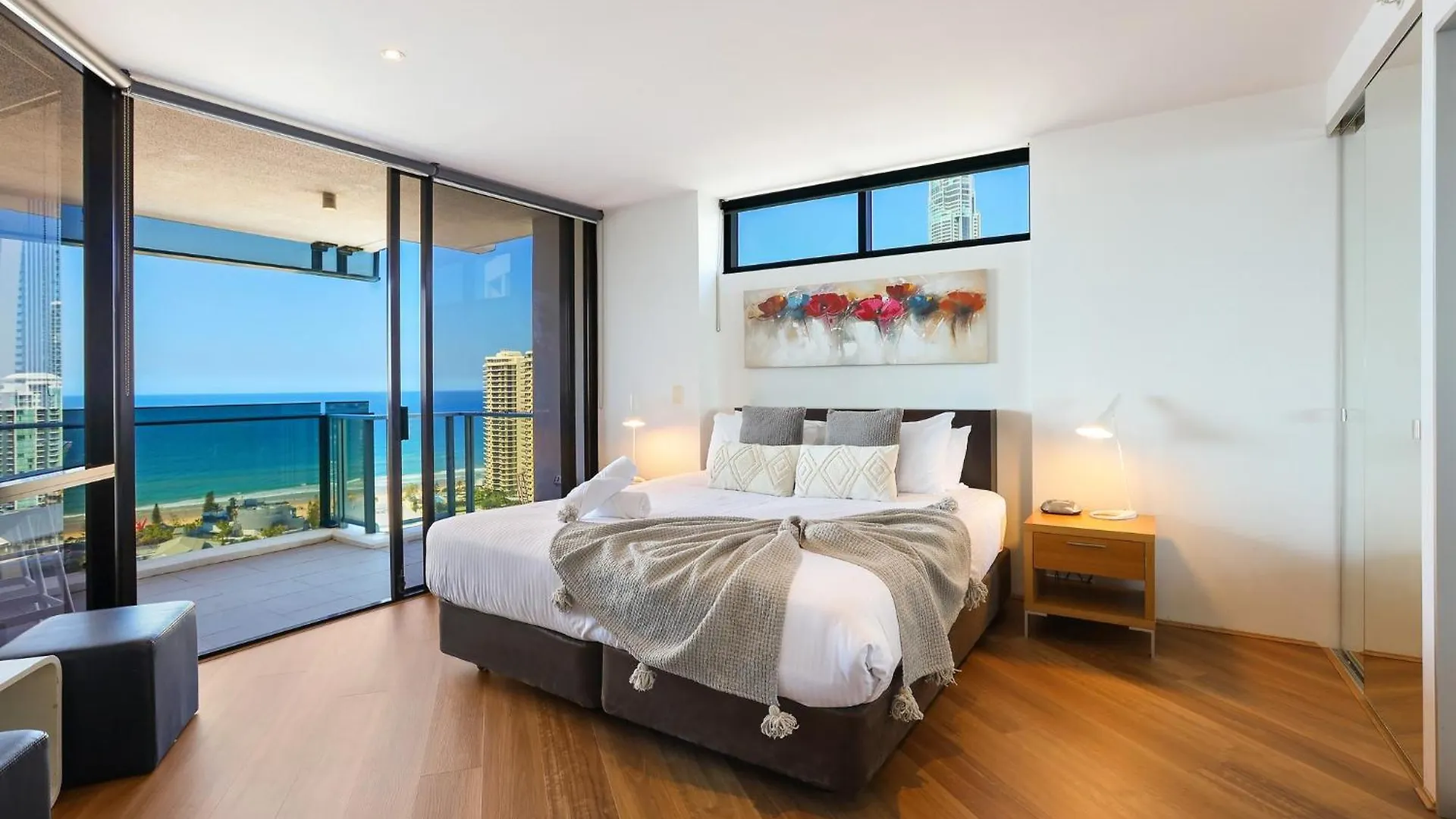 Circle On Cavill 2, 3, 4 & 5 Bedroom Skyhomes & Sub Penthouses By Gold Coast Holidays